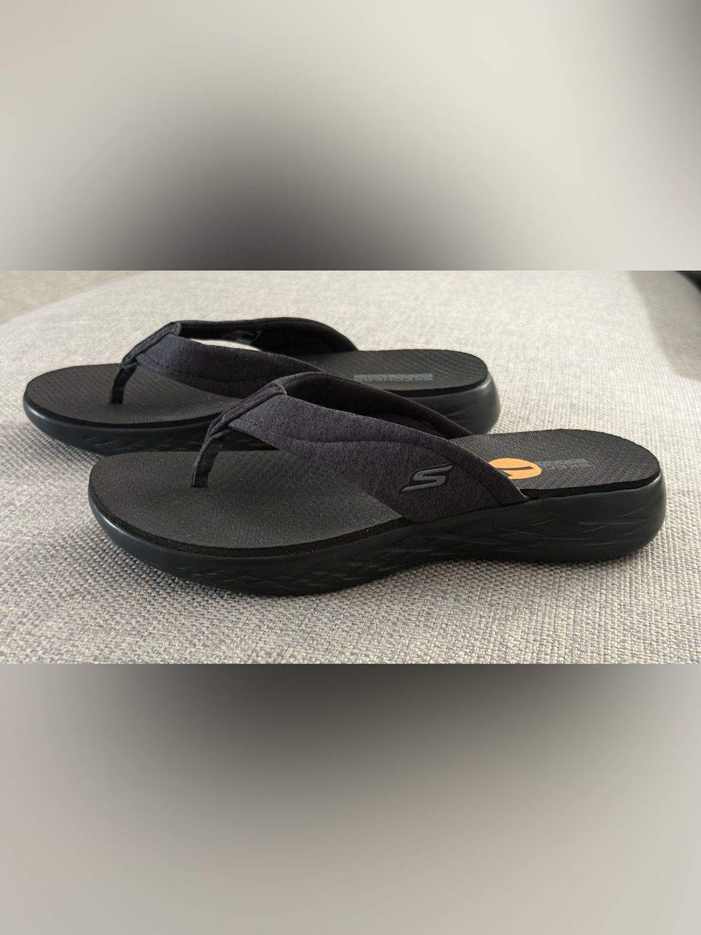 SKECHERS BLACK GOGA MAT FLIP-FLOP SANDALS NWOT